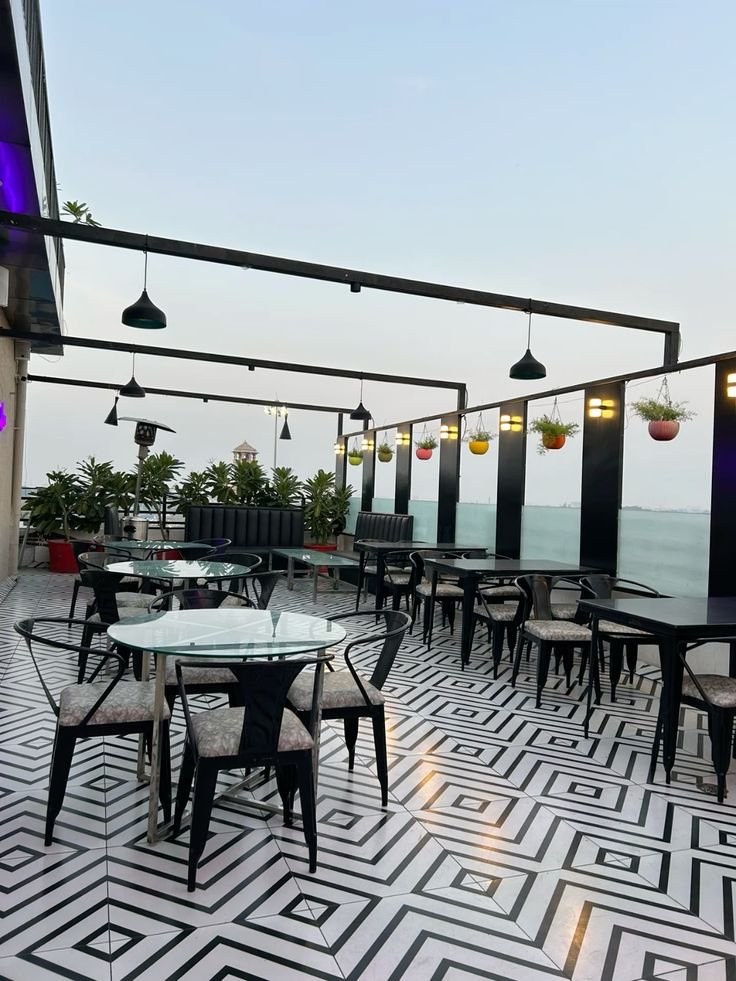 Open-Air Dining Experience